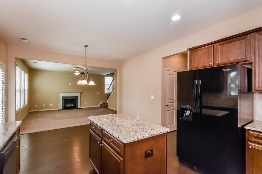 Building Photo - 928 Upland Ives Dr