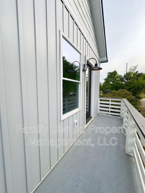 Building Photo - 2245 Fillmore St