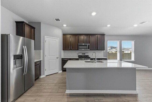 Building Photo - 100 Javans Nest