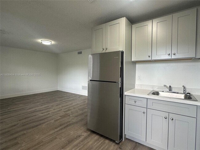 Building Photo - 2401 NW 9th Ave