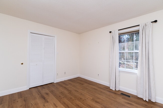 Building Photo - 5603 Ventura Dr