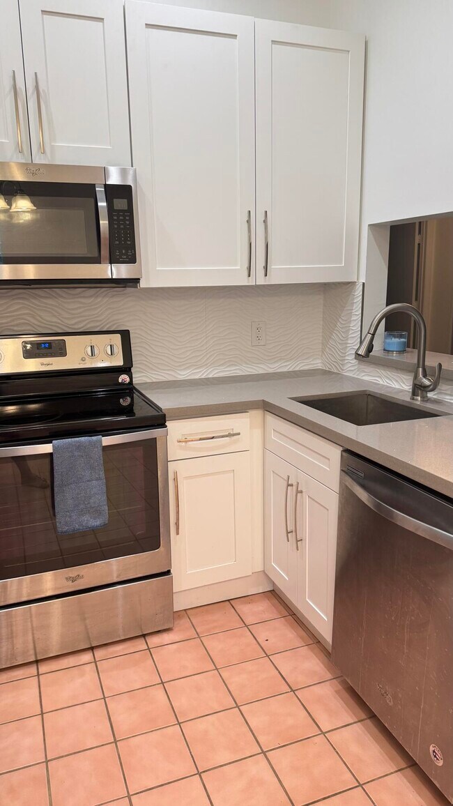 Building Photo - 5438 Verona Dr