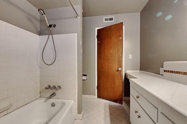 Building Photo - 10251029wo