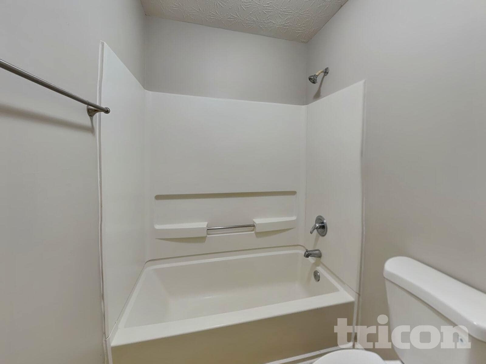 Building Photo - 5005 Eagle Creek Dr