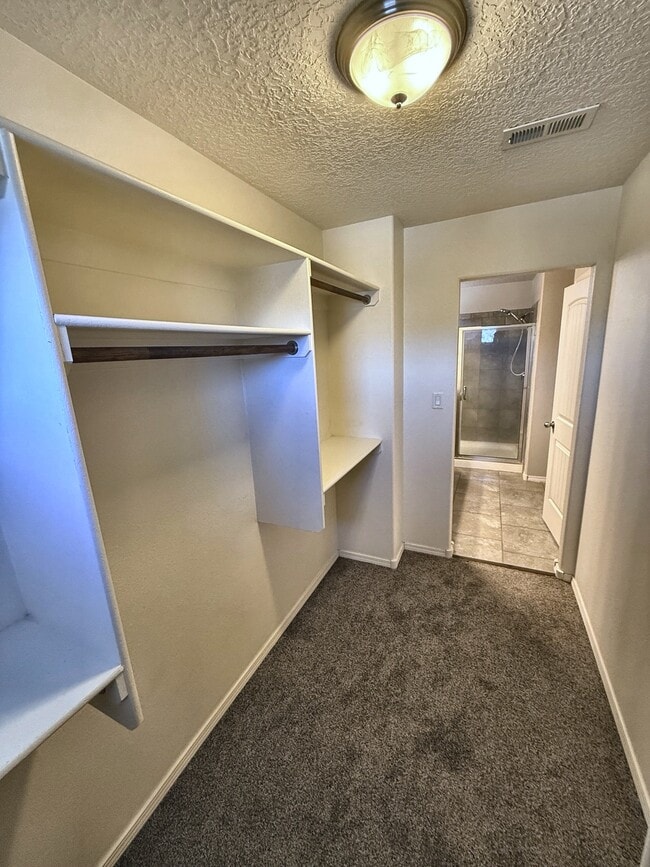 Building Photo - 8936 Mission Ridge Dr