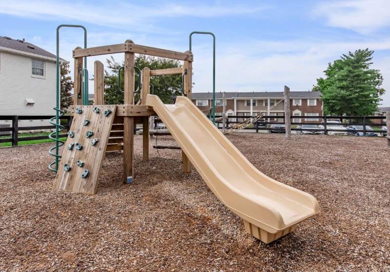 Building Photo - 600 Whispering Hills Dr