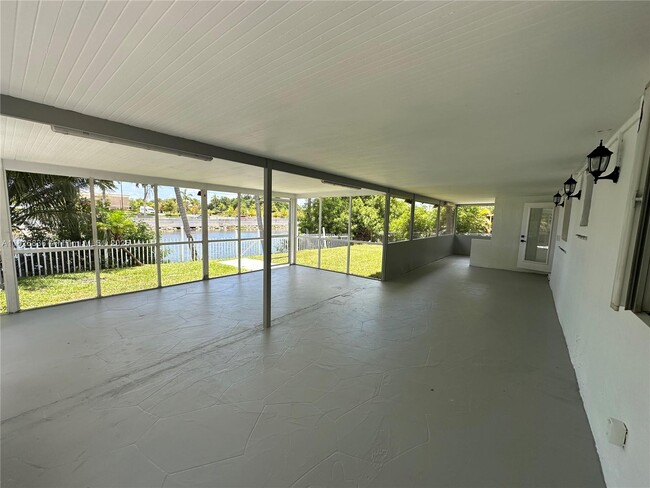 Building Photo - 4830 SW 41st Ave