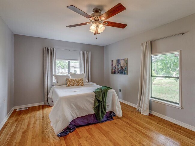 Building Photo - 300 N Fretz Ave