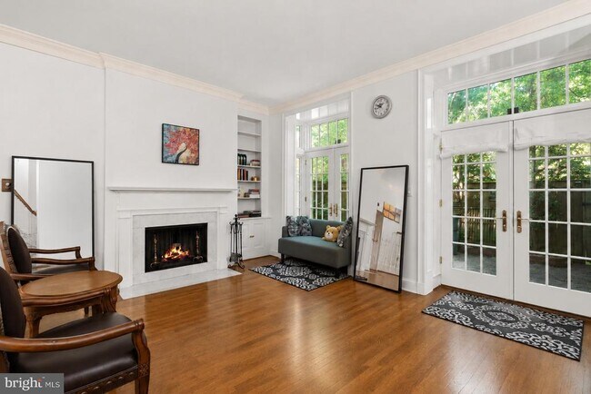 Building Photo - 4422 Westover Pl NW
