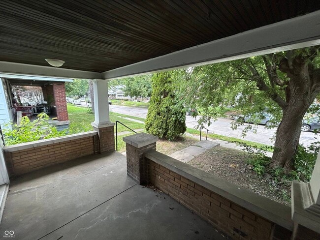 Building Photo - 821 N Bradley Ave