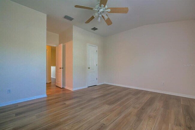 Building Photo - 15706 Stable Run Dr