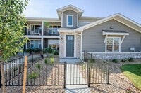 Building Photo - Move-In Ready 3-Bedroom Townhome with Garage & Modern Finishes in Loveland!