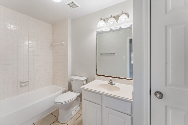 Building Photo - 21915 Sunvolt Ct