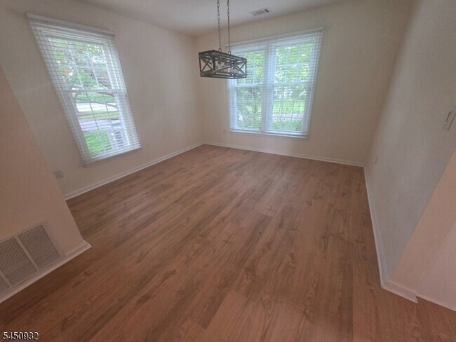 Building Photo - 87 Junco Ct
