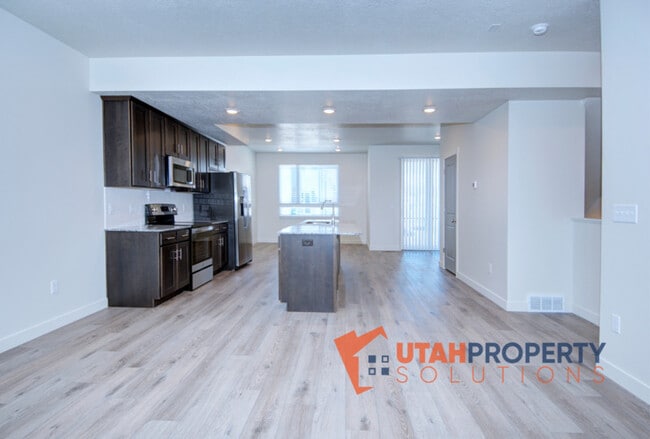 Building Photo - 959 W 540 S