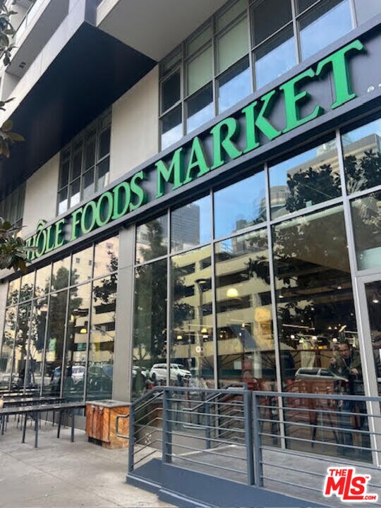 Building Photo - 1100 S Hope St