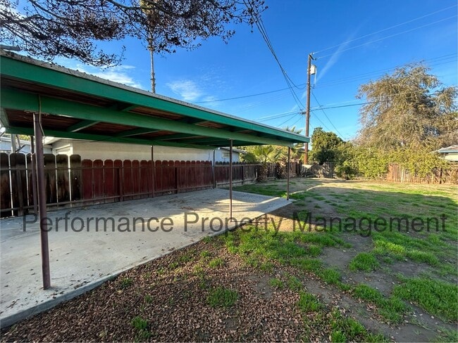 Building Photo - Cute 2 Bed/1 Bath Home in SW Bakersfield w/ RBP & $0 Deposit Option