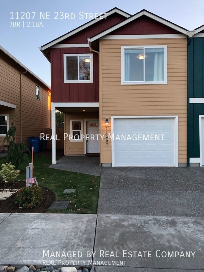 Primary Photo - Newer Townhome Close to Shopping