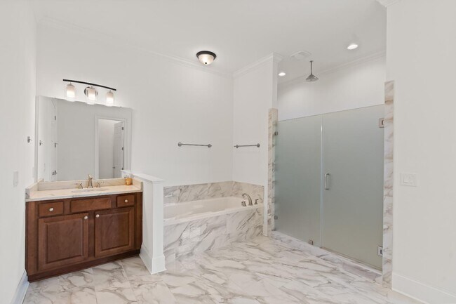 Building Photo - 213 Yellow Jasmine Dr