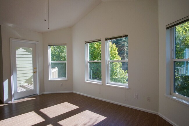 Building Photo - $250 OFF!! Lair Hill-Spacious & Updated 2-...