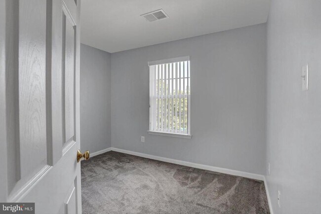 Building Photo - 64 Milestone Ct