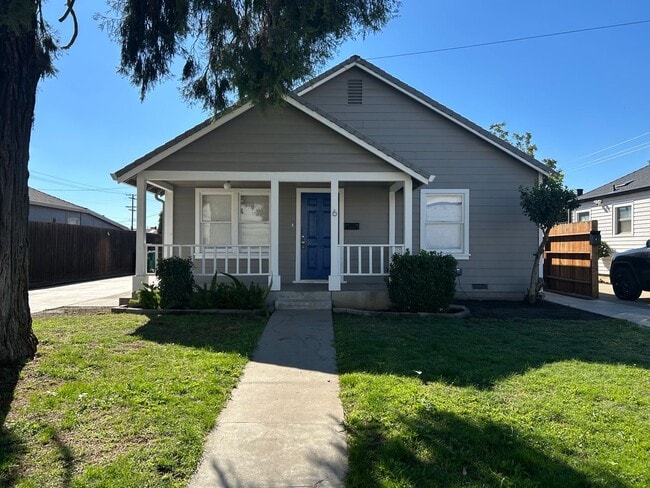 Primary Photo - Newly Updated 2 Bed/1 Bath Home