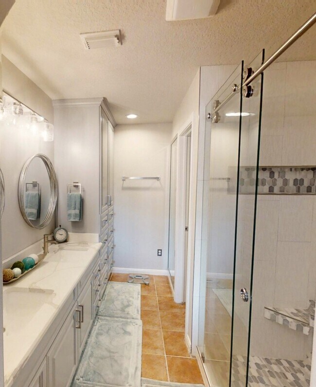 Building Photo - 13202 Gulf Beach Dr