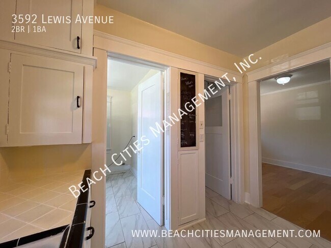 Building Photo - 3592 Lewis Ave