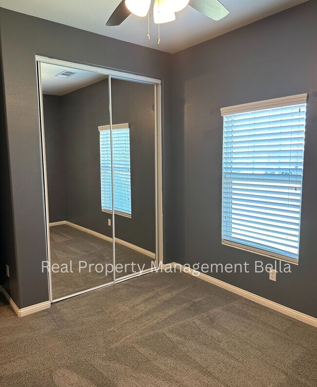 Building Photo - Cul-de-Sac Comfort + Space for Everyone