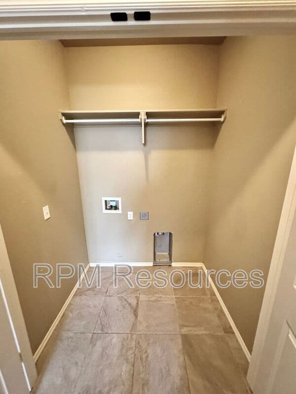 Building Photo - 157 Bison Ct Way