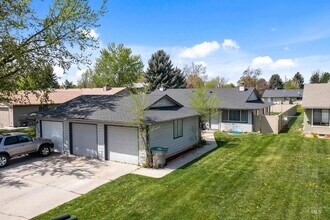 Building Photo - Completely Remodeled 2 bedroom Duplex with...