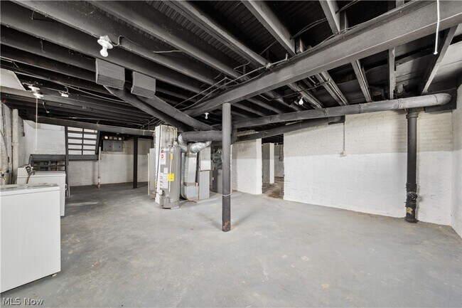 Building Photo - 3740 E 151st St