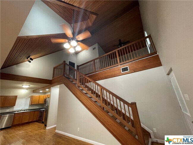 Building Photo - 542 Lonesome-