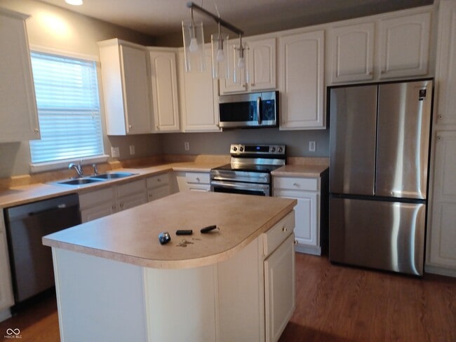 Building Photo - 998 3rd Ave NW