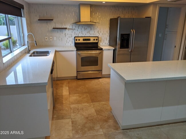 Building Photo - 6307 E Gelding Dr