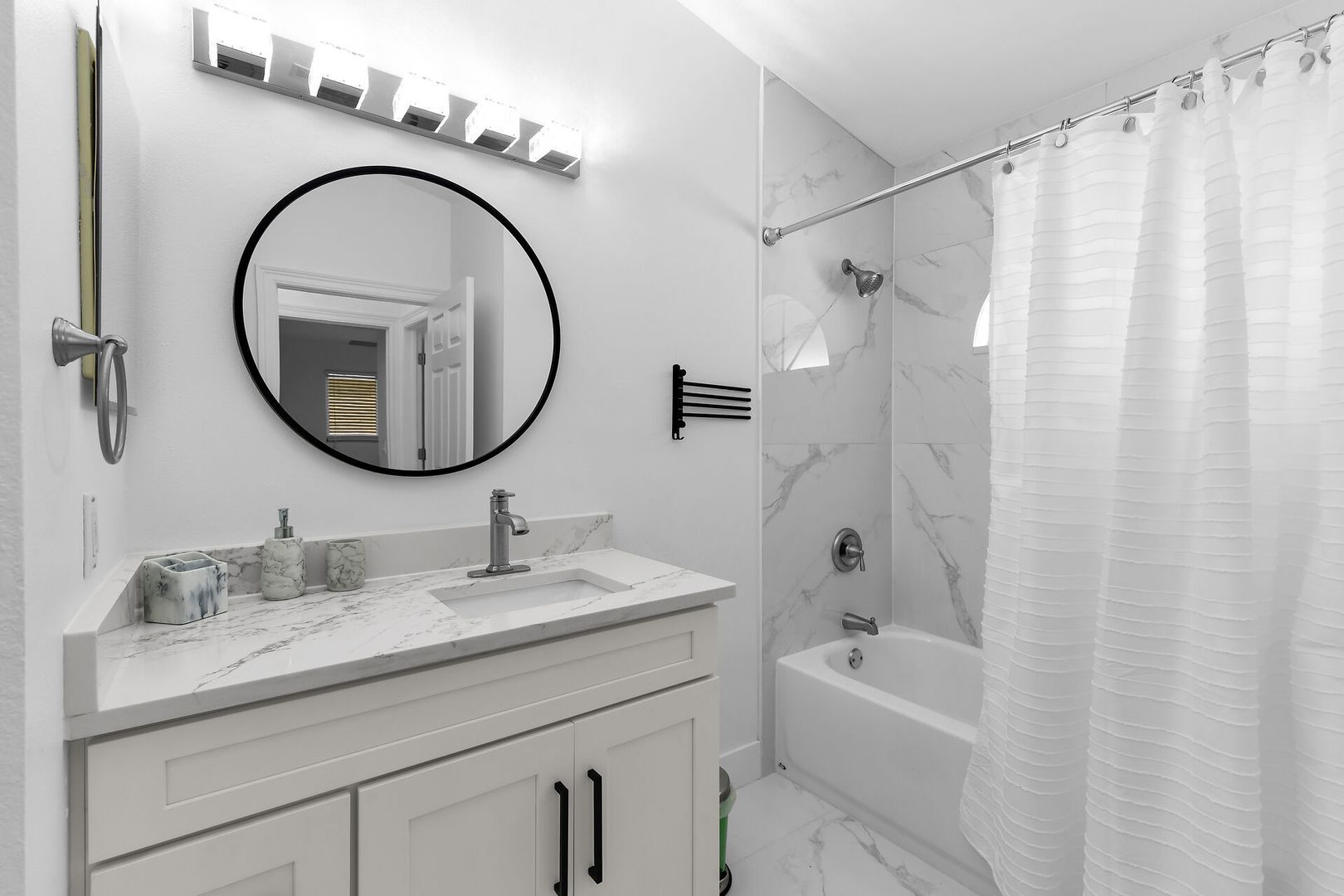 Building Photo - Coming in Sept ! Beautifully Furnished and  recently renovated home