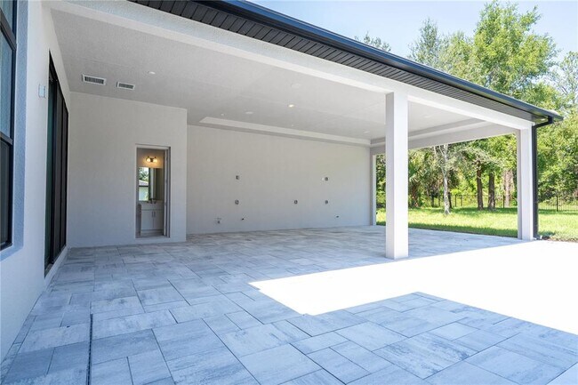 Building Photo - 16044 Pendio Dr