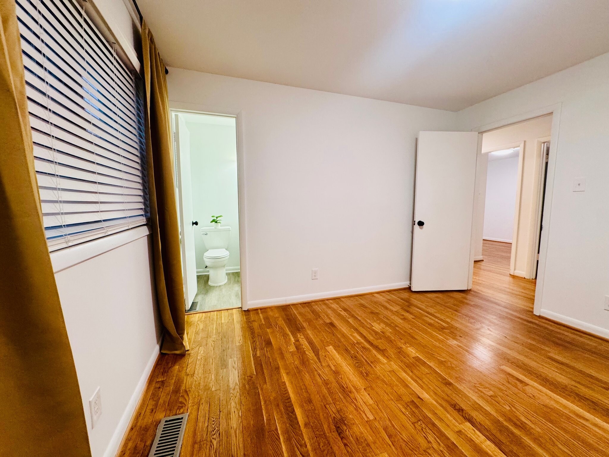 Building Photo - 1216 W Leigh St