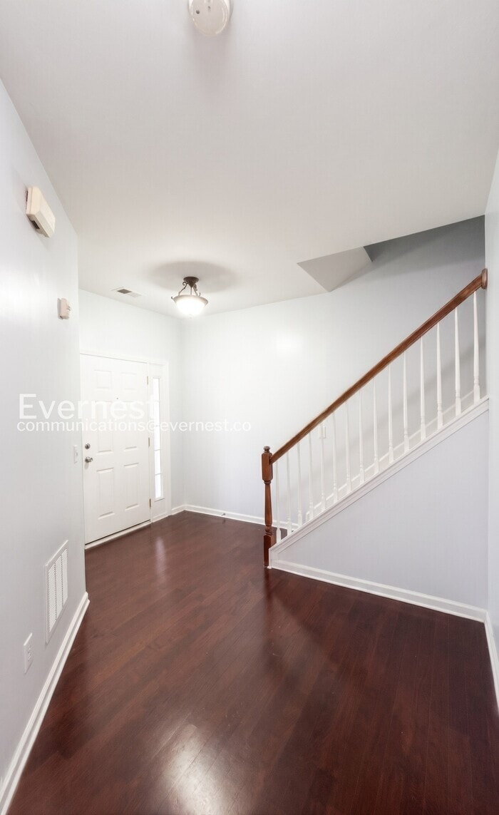 Building Photo - 200 Suttles Dr SW