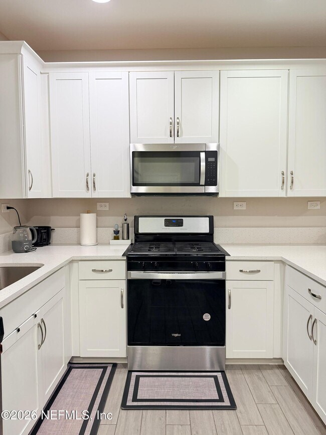 Building Photo - 70 Golden Fern Dr