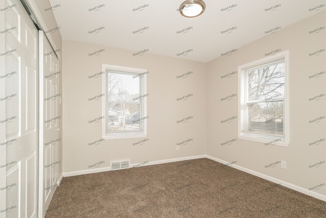 Building Photo - 1121 Trampe Ave