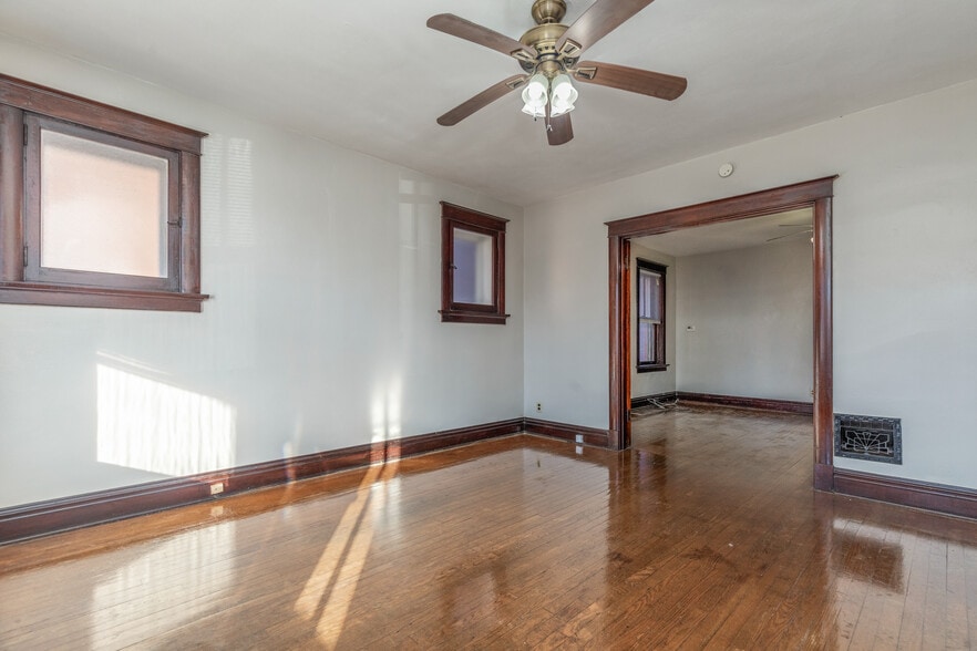 Building Photo - 3905 Dunnica Ave