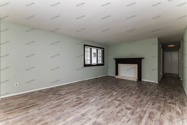 Building Photo - 546 Brunswick Dr