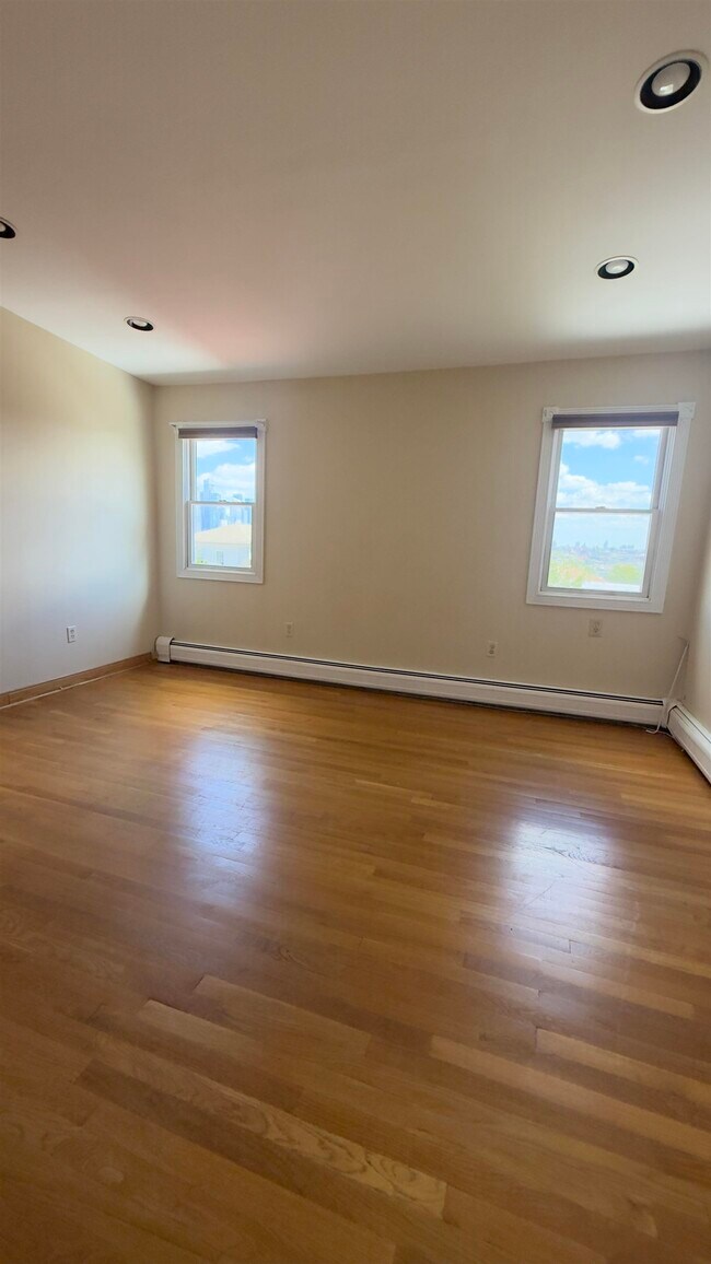 Building Photo - 628 Palisade Ave