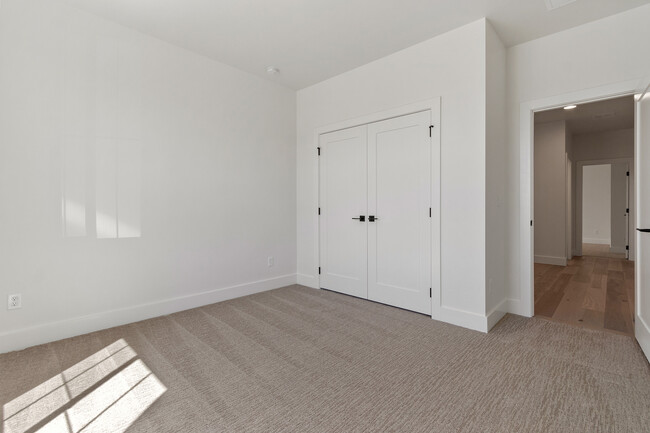 Building Photo - 4646 S Selatir Way