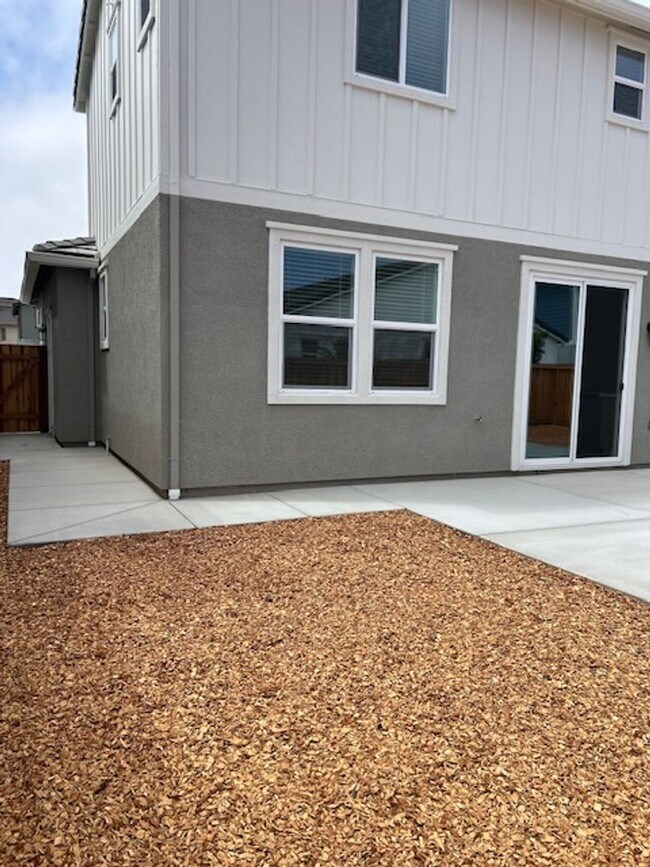 Building Photo - Beautiful Brand New Smart Home with Solar ...