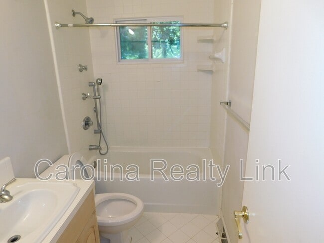 Building Photo - 6300 Candlewood Dr