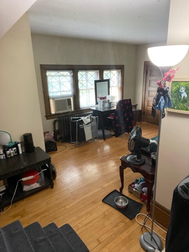 1st bedroom - 373 Maple St