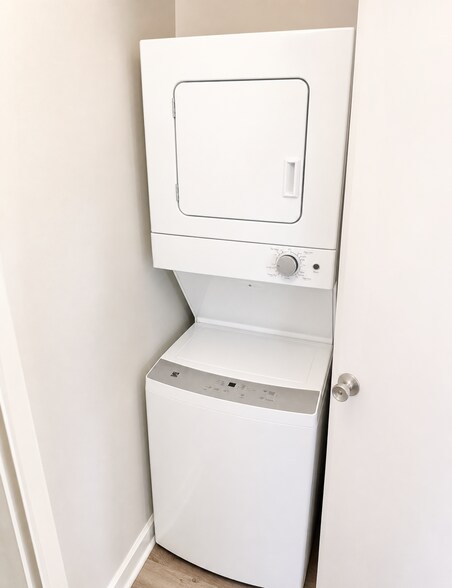 En suite washer/drier - 13360 W Bluemound Rd