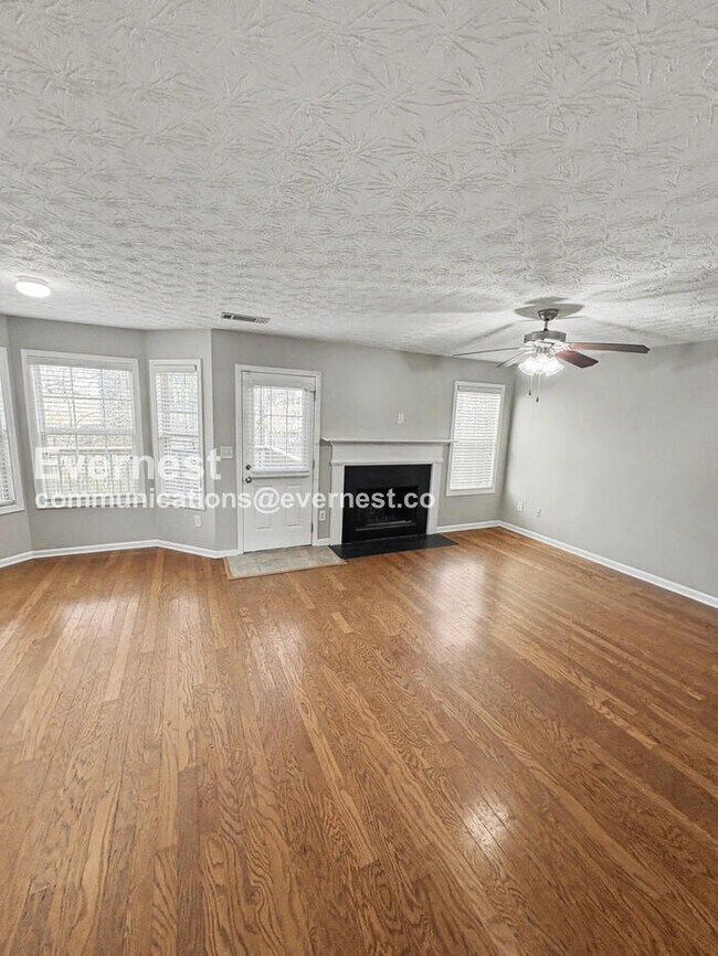 Building Photo - Limited Time Special Offer / 5 Bed, 4 Bath Home with Garage / Pet-Friendly / Vouchers Accepted / ...